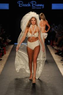 Kate Upton feet photo thumbnail