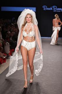 Kate Upton feet photo thumbnail
