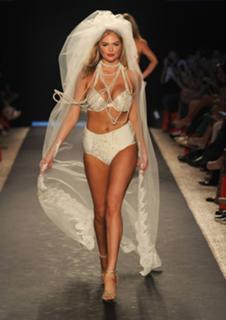 Kate Upton feet photo thumbnail