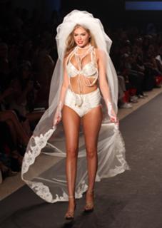 Kate Upton feet photo thumbnail