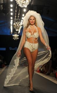 Kate Upton feet photo thumbnail