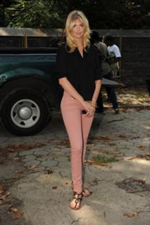 Kate Upton feet photo thumbnail