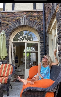 Kate Vernon feet photo 7