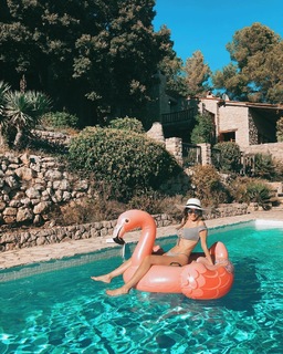 Kate Voegele feet photo 9