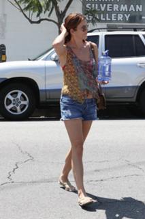 Kate Walsh feet photo thumbnail