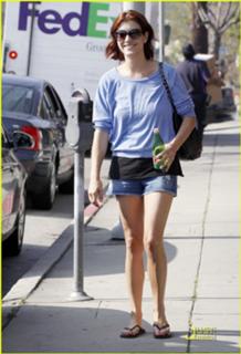 Kate Walsh feet photo thumbnail