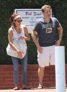 Kate Walsh feet photo thumbnail