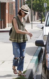 Kate Walsh feet photo thumbnail