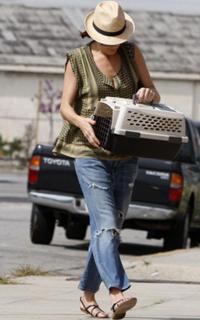Kate Walsh feet photo thumbnail