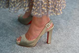 Kate Walsh feet photo thumbnail