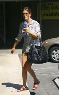 Kate Walsh feet photo thumbnail