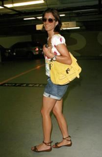 Kate Walsh feet photo thumbnail