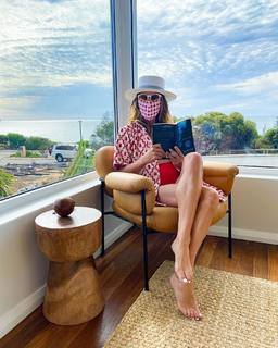 Kate Walsh feet photo thumbnail