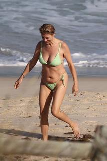 Kate Walsh feet photo thumbnail