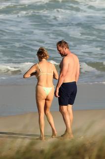 Kate Walsh feet photo thumbnail