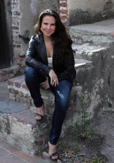 Kate del Castillo feet photo thumbnail