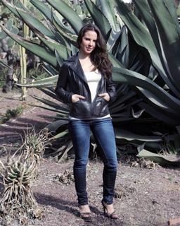 Kate del Castillo feet photo thumbnail
