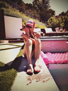Katee Sackhoff feet photo thumbnail