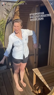 Katee Sackhoff feet photo thumbnail