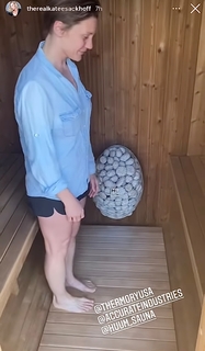 Katee Sackhoff feet photo thumbnail