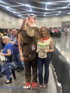 Katee Sackhoff feet photo thumbnail