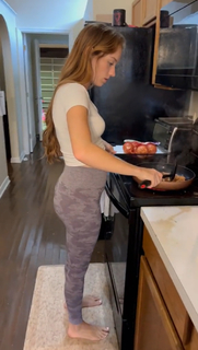 Katelyn Campisi feet photo thumbnail