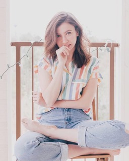 Katelyn Nacon feet photo thumbnail