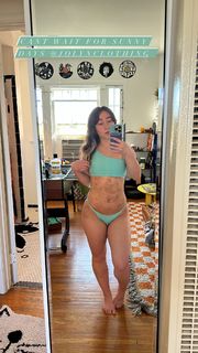 Katelyn Ohashi feet photo thumbnail