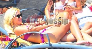 Katerina Kainourgiou feet photo thumbnail