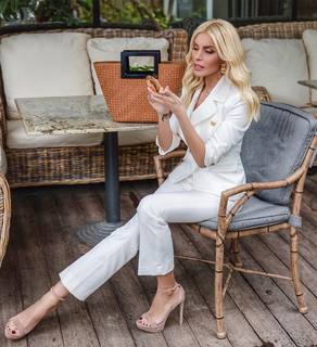 Katerina Kainourgiou feet photo thumbnail