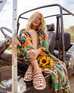 Katerina Kainourgiou feet photo thumbnail