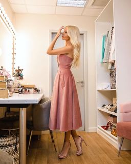 Katerina Kainourgiou feet photo thumbnail