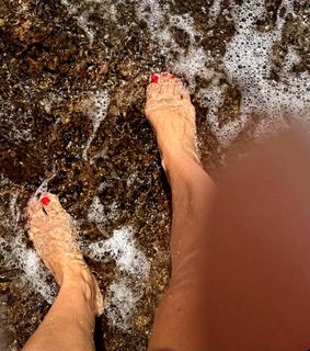 Katerina Karavatou feet photo thumbnail