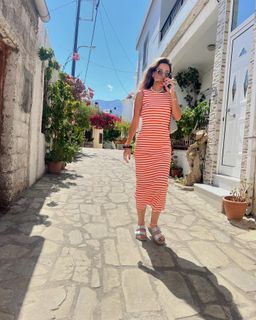 Katerina Papoutsaki feet photo thumbnail