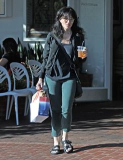 Katey Sagal feet photo thumbnail