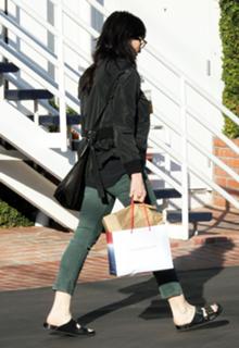 Katey Sagal feet photo thumbnail