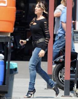 Katey Sagal feet photo thumbnail