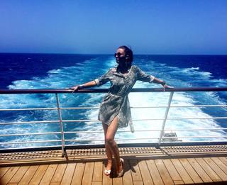 Katharine Isabelle feet photo thumbnail