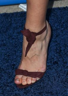 Katharine McPhee feet photo thumbnail