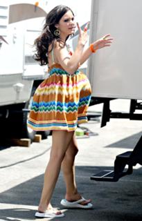 Katharine McPhee feet photo thumbnail
