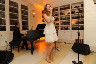Katharine McPhee feet photo thumbnail