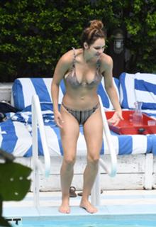 Katharine McPhee feet photo thumbnail