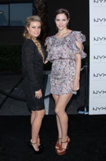 Katharine McPhee feet photo thumbnail