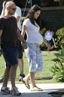 Katharine McPhee feet photo thumbnail