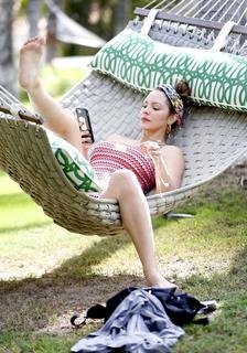 Katharine McPhee feet photo thumbnail
