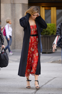 Katharine McPhee feet photo thumbnail