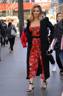 Katharine McPhee feet photo thumbnail