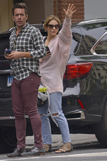 Katharine McPhee feet photo thumbnail