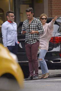 Katharine McPhee feet photo thumbnail