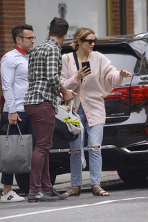 Katharine McPhee feet photo thumbnail